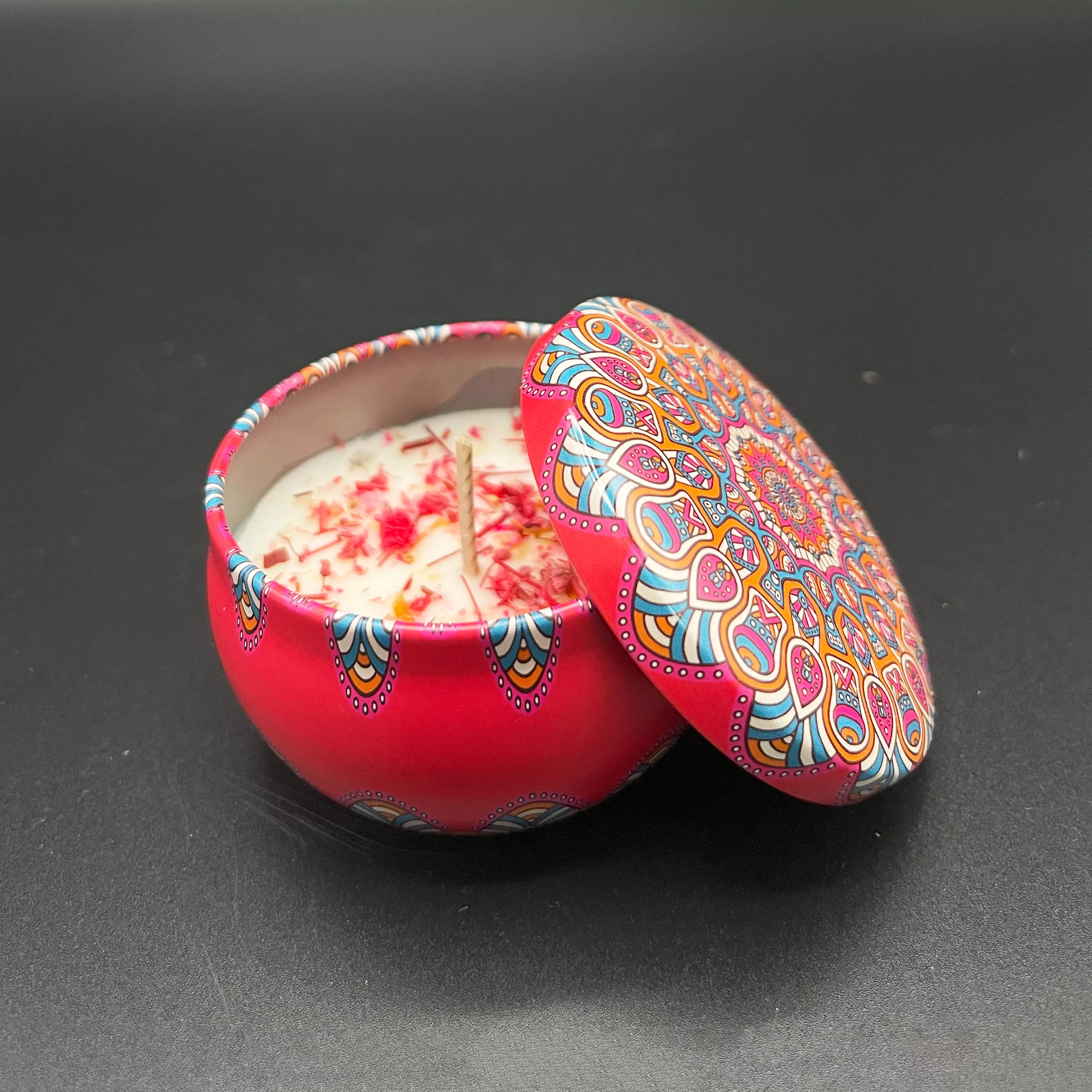 Red pattern lid Scented candle tin jar with dried flowers